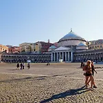 Be Italian Flat Piazza Bovio 22 招待所