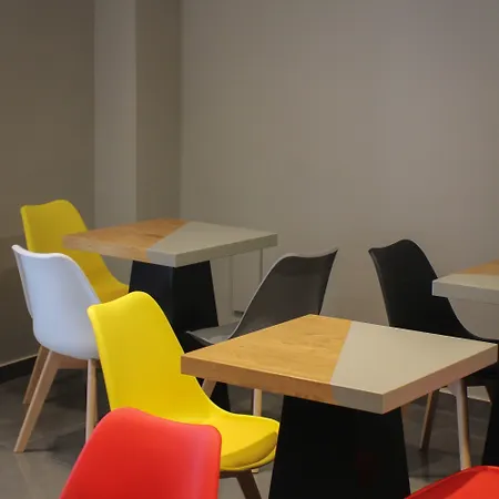 Be Italian Flat Piazza Bovio 22 4*