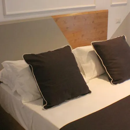 Be Italian Flat Piazza Bovio 22 4*
