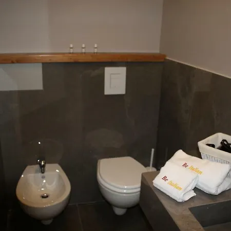 Be Italian Flat Piazza Bovio 22 4*