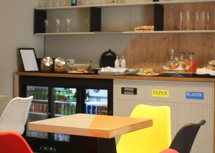 Be Italian Flat Piazza Bovio 22 نابولي