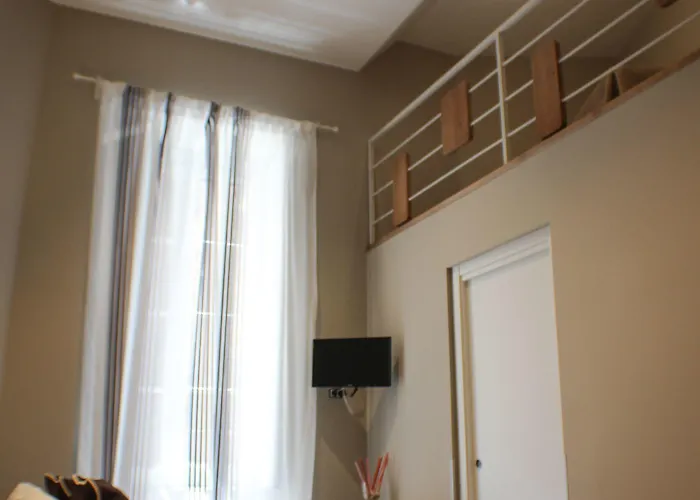 Be Italian Flat Piazza Bovio 22 نابولي