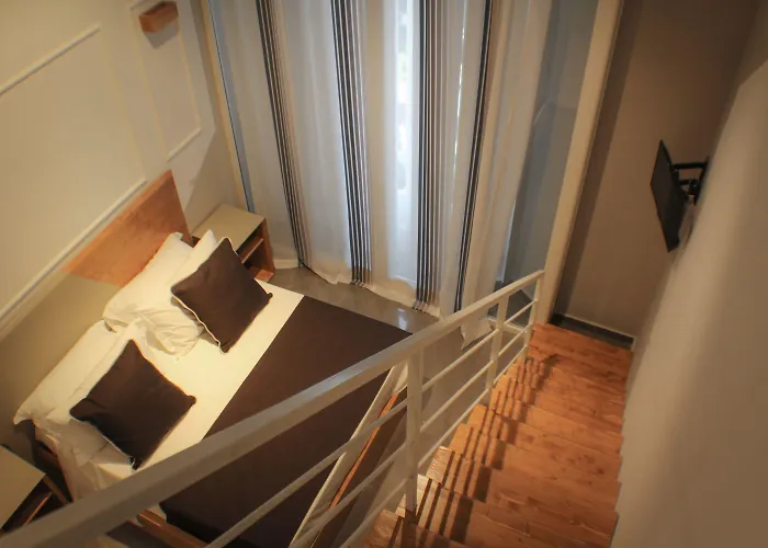 Be Italian Flat Piazza Bovio 22 بيت ضيافة 4*