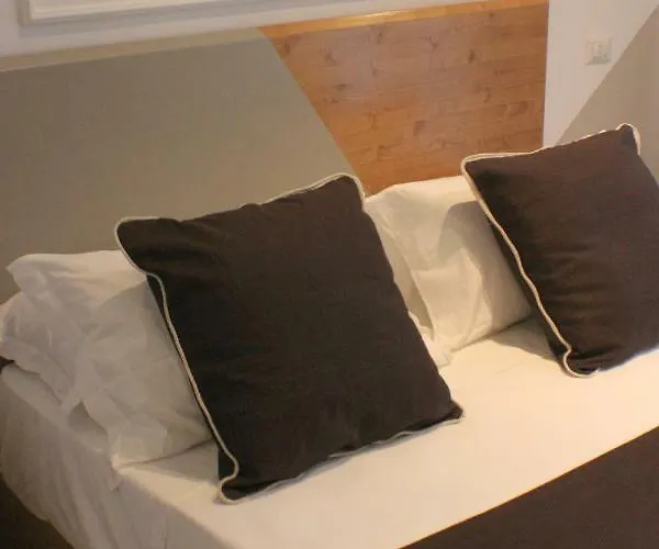 Be Italian Flat Piazza Bovio 22 4*