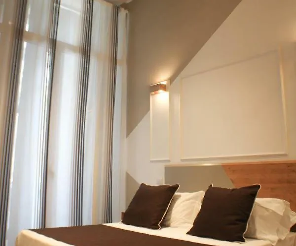 Be Italian Flat Piazza Bovio 22 4* نابولي