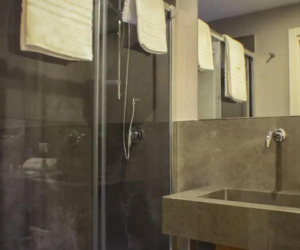 Be Italian Flat Piazza Bovio 22 نابولي