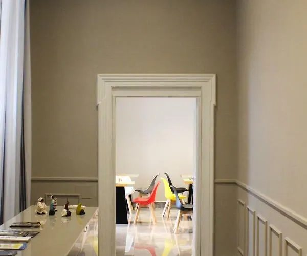 Be Italian Flat Piazza Bovio 22 4* نابولي