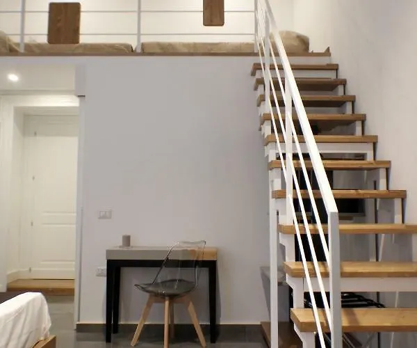 Be Italian Flat Piazza Bovio 22 4* نابولي