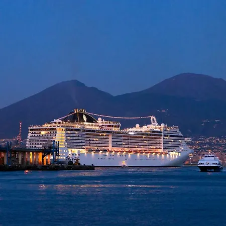 Be Italian Flat Piazza Bovio 22 4*