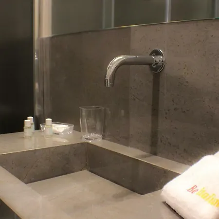 Be Italian Flat Piazza Bovio 22 Pensión